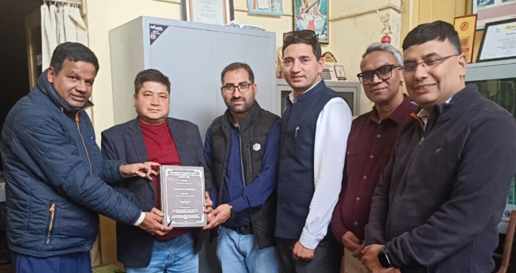 डीएसबी परिसर के वनस्पति विज्ञान विभाग में शोध छात्र नरेश कुमार ने दी पी एच डी की अंतिम मौखिक परीक्षा।