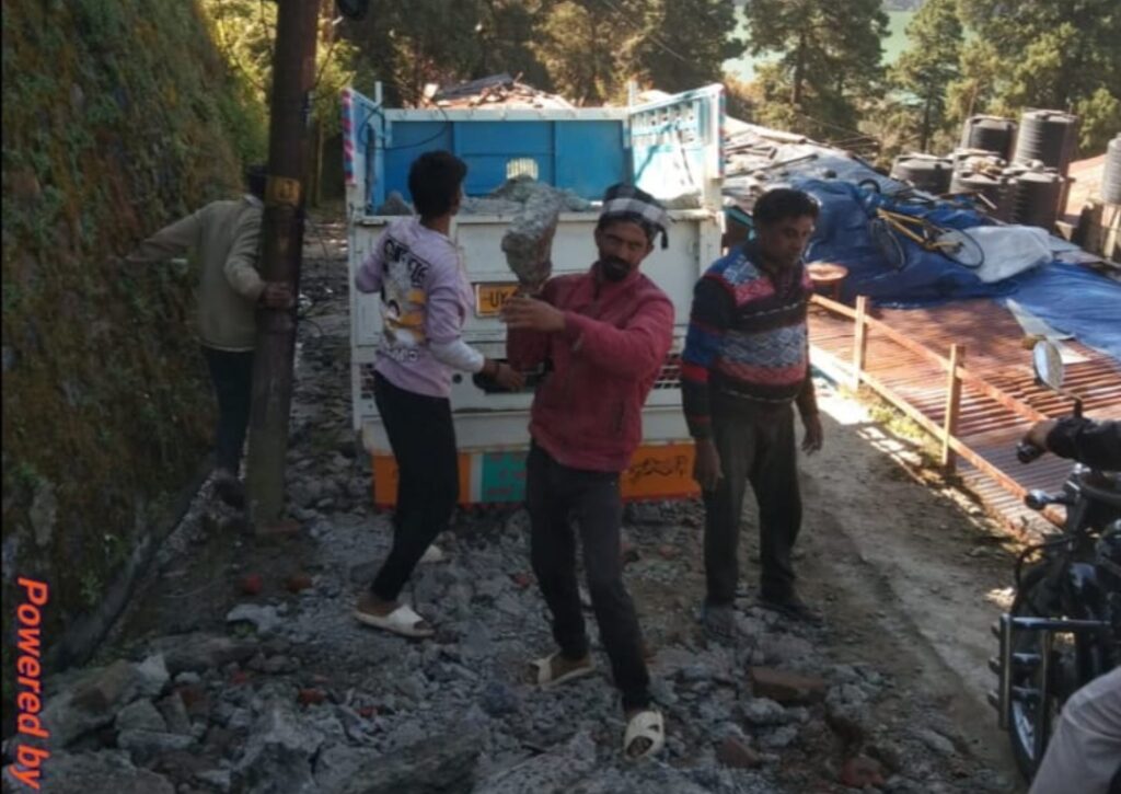 समाजसेवी संध्या शर्मा ने उठाई आवाज अब होने लगी जनहित में त्वरित कार्रवाई,शहर में विभिन्न जगहों पर PWD ने शुरू किया सड़क सुधार कार्य