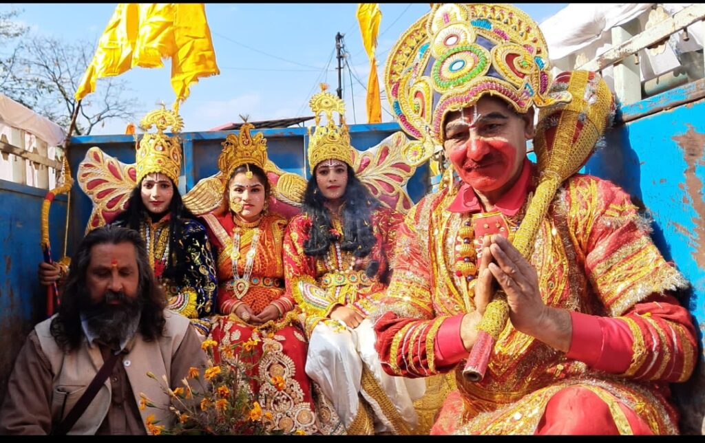 राम मंदिर उद्घाटन के लिए अयोध्या से आए पूजित अक्षत कलश की राम दरबार के साथ निकली भव्य शोभायात्रा