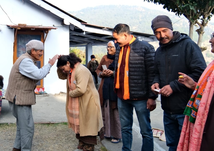 भाजपा प्रत्याशी जीवंती भट्ट ने अपने समर्थकों के साथ किया प्रचार, जनता की सुनी समस्याएंनगर क्षेत्र की समस्याएं को दूर करना उनकी होगी पहली प्राथमिकता-जीवंती भट्ट