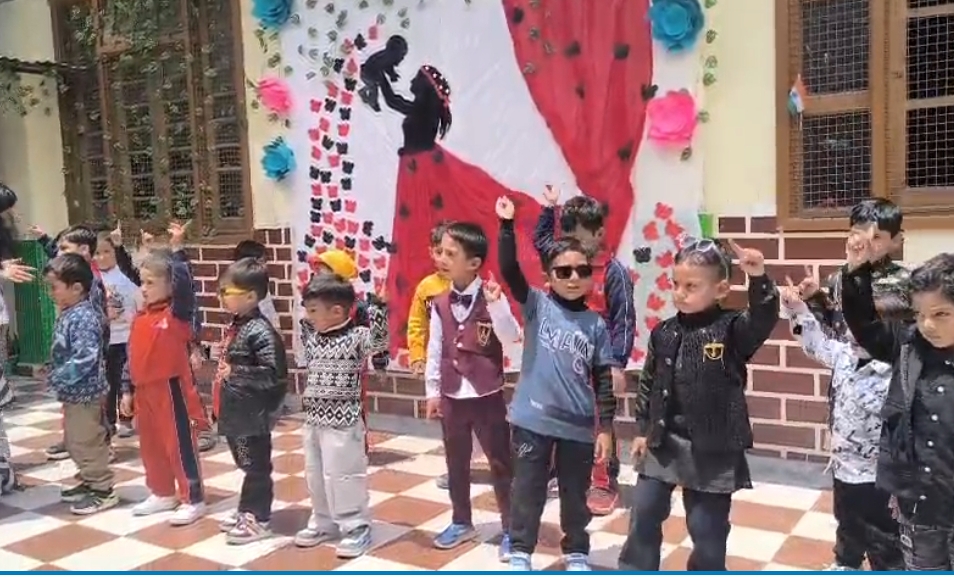 नैनीताल के अमेरिकन किड्स एवं सीआरएसटी प्राइमरी विंग विद्यालय में मनाया गया धूमधाम से मदर्स डे