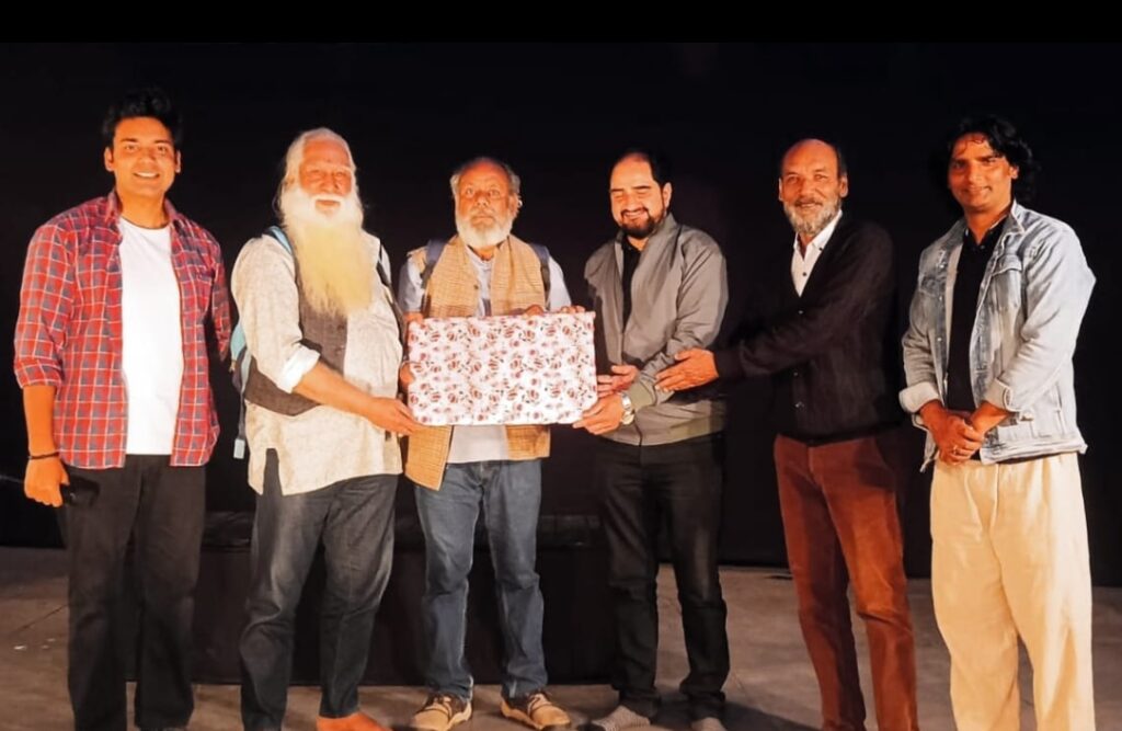 नैनीताल में “घरवाली” नाटक की प्रस्तुति देखकर मंत्रमुग्ध हुए दर्शक,