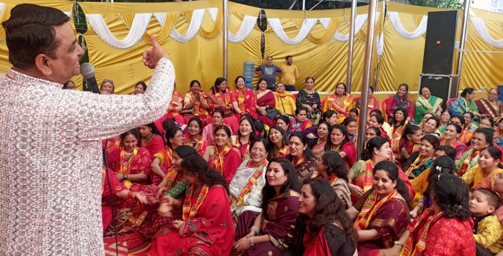 सेंट्रल होटल में लगी माता की चौकी में महिला भक्तों ने मां के भजनों पर खूब जमकर किया डांस,मुख्य अतिथि के रूप में चंदोला होम्योपैथिक के डायरेक्टर डॉक्टर केसी चंदोला रहे