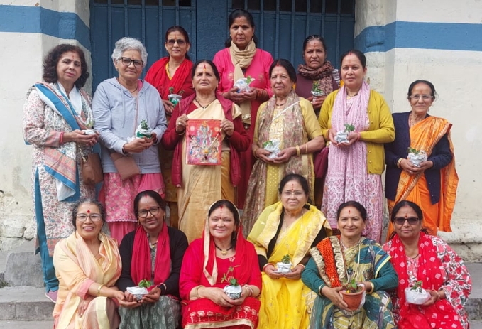 नैनीताल में गुरु पूर्णिमा पर ऑल इंडिया वूमेन्स कॉन्फ्रेंस के पदाधिकारियों ने किये भजन कीर्तन,