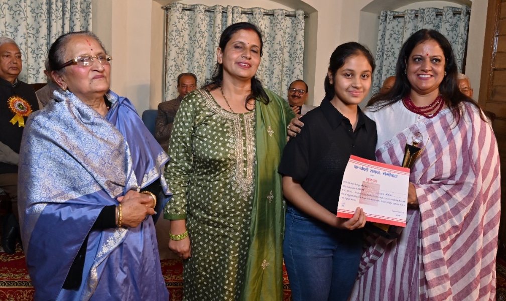 नैनीताल में साह चौधरी समाज ने समाज के युवा व बुजुर्गों का किया सम्मान