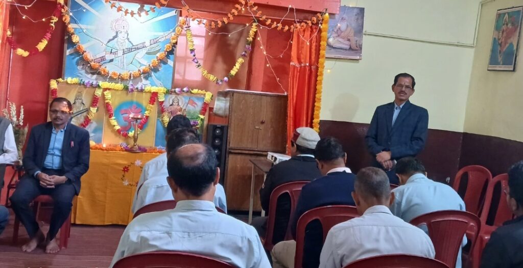नैनीताल के सरस्वती शिशु/ विद्या मंदिर मेंविद्या भारती द्वारा वैदिक गणित विषय पर दिया प्रशिक्षण
