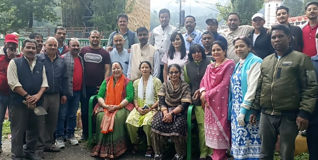 नैनीताल विधायक सरिता आर्या ने लगाए पौधे और 2 लाख रुपए की घोषणा,भारतीय वाल्मीकि धर्म समाज के प्रदेश अध्यक्ष मनोज पवार के नेतृत्व में हुआ पौधा कार्यक्रम