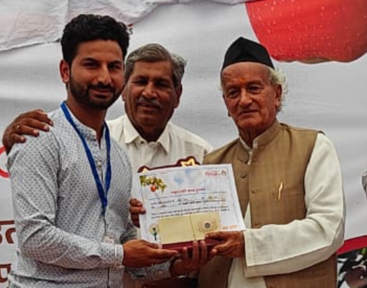 पूर्व मुख्यमंत्री ने डॉ .संतोख सिंह बिष्ट को युवा किसान पुरस्कार से किया सम्मानित,