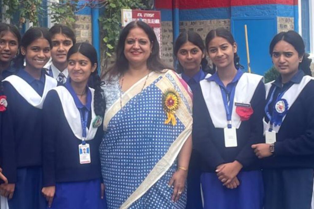 जीजीआईसी में आयोजित हुआ करियर काउंसलिंग,ईशा शाह ने छात्राओं को नए कोर्सों और जॉब की दी जानकारी