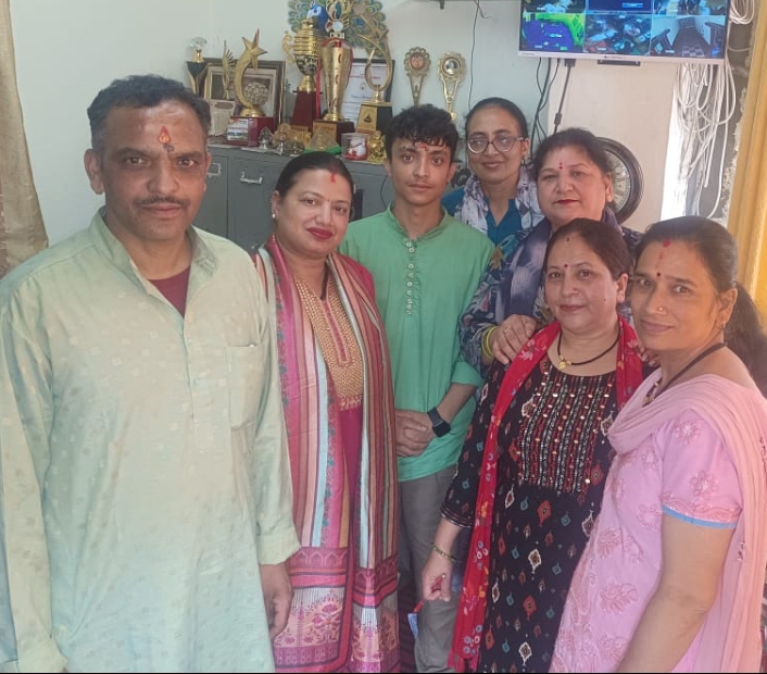 दीपांशु के नौ सेना अकादमी में चयन पर रामा मोंटेसरी स्कूल में खुशी का माहौल