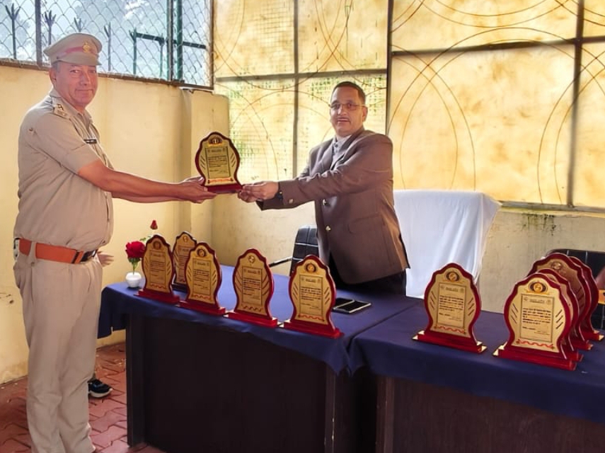 भूमि संरक्षण वन प्रभाग में 15 अगस्त पर किया गया झंडारोहण और कई कर्मचारी हुए सम्मानित