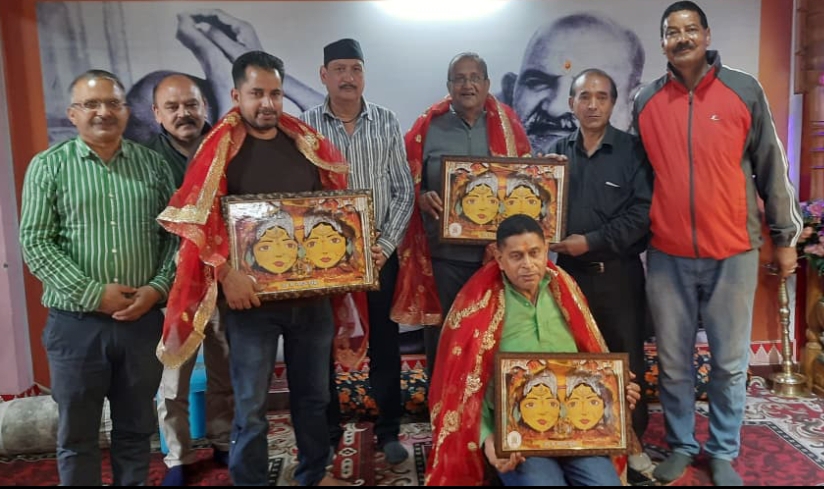 हनुमानगढ़ी मंदिर के प्रबंधक एवं सदस्य और कैंची धाम के सदस्य को श्री राम सेवक सभा के पदाधिकारियों ने किया सम्मानित