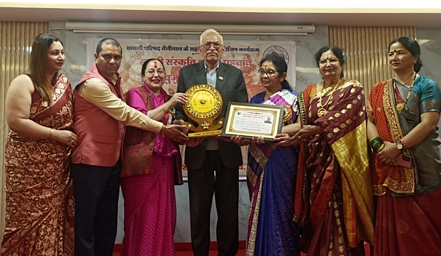 मंच में सम्मान मिलने पर बुजुर्गों के आंखों से खुशी के छलके आंसू ,13 बुजुर्गों को मिला सम्मान,शैली प्रतियोगिता में जय पालीवाल ने मारी बाजी,