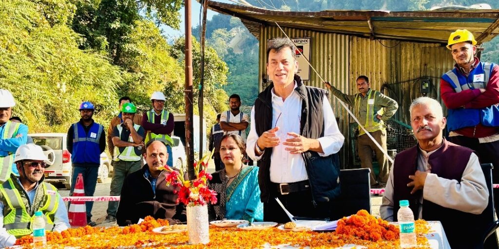 जमरानी बांध के निर्माण से भीमताल ब्लॉक में पर्यटन, रोजगार के नए आयाम स्थापित होगें –डॉ. हरीश बिष्ट, भीमताल ब्लॉक प्रमुख डॉo हरीश सिंह बिष्ट ने किया निर्माणाधीन जमरानी बांध का निरीक्षण, स्थानीय लोगों को मिले रोजगार डॉo बिष्ट