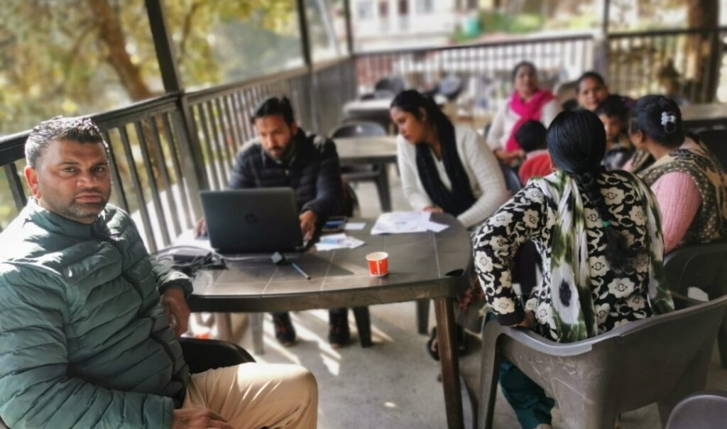 सभासद मनोज साह जगाती ने विभिन्न प्रमाण पत्र वनाने का फिर से लगवाया कैंप, 55 लोगों के बने विभिन्न प्रमाण पत्र