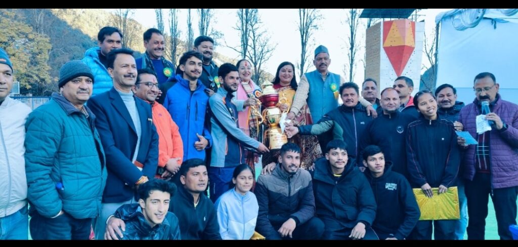 नैनीताल फ्लैट्स ने किया ट्राफी पर कब्जा, दो दिवसीय वॉलीबॉल प्रतियोगिता संपन्न