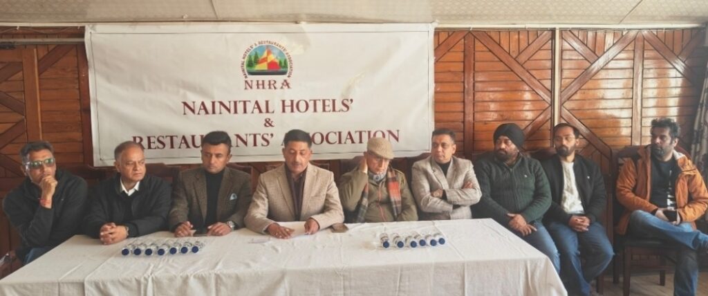 पुलिस के गलत ट्रैफिक प्लान से चौपट हुआ नैनीताल का पर्यटन व्यवसाय, कारोबारियों की बड़ी चिंता, शिष्ट मंडल शीघ्र सीएम पुष्कर धामी से करेगा मुलाकात, होटल एसोसिएशन के पदाधिकारियों ने की पत्रकार वार्ता