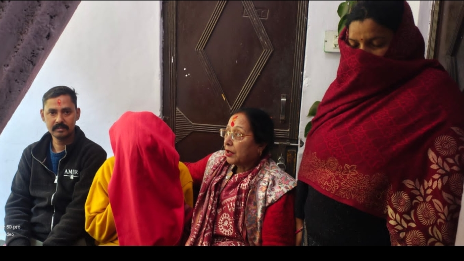 गरमपानी में विधायक सरिता आर्या ने पीड़िता से की मुलाकात जबरन धर्म परिवर्तन का आरोप – उच्च स्तरीय जांच की मांगअनुसूचित जाति की बच्चियों व महिलाओं को बनाया जा रहा निशाना: विधायक सरिता आर्या