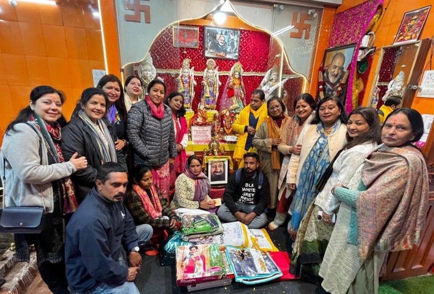 आर्ट ऑफ लिविंग हैप्पीनेस वूमेंस कलेक्टिव से जड़ी महिलाओं ने किया सराहनीय कार्य,नैनीताल में एक कन्या के विवाह के लिए दी धनराशि और शादी के वस्त्र