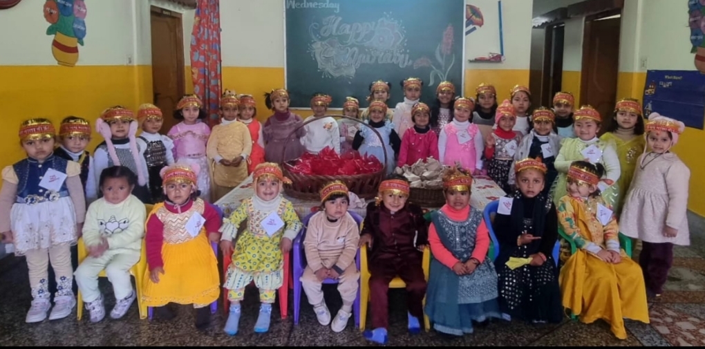 द होली एकेडमी स्कूल में हुआ कन्या पूजन, स्कूल परिसर जय माता दी के उदघोष से हुआ भक्तिमय