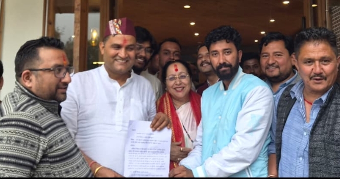 पर्याप्त कूड़ा संग्रहण वाहन उपलब्ध कराने एवं स्थायी डंपिंग ज़ोन स्थापित कराने के लिए रोहित भाटिया ने शहरी विकास मंत्री राम सिंह कैडा़ को सौंपा ज्ञापन,