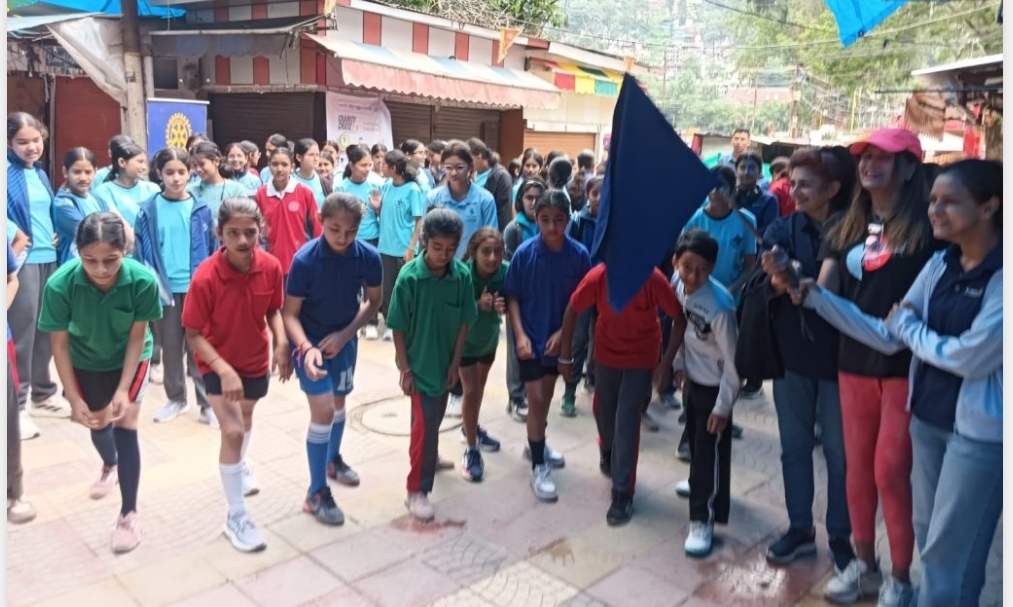 रोटरी क्लब नैनीताल ने आयोजित की चैरिटी चेस दौड़, विद्यार्थियों की शिक्षा में मदद के लिए दौड़े 150 प्रतिभागी