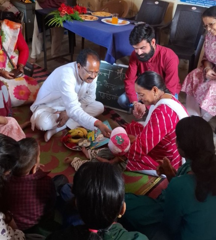 पाण्डेगांव और तलिया में मनाया गया आंगन मिलन उत्सव,सेवा संकल्प अभियान के तहत आंगनबाड़ी कार्यकर्ताओं और सहायिकाओं को किया सम्मानित, बच्चों का अन्नप्राशन और वृक्षारोपण