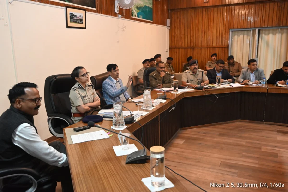 कमिश्नर दीपक रावत नेकैंचीधाम में यातायात एवं पार्किंग व्यवस्था को लेकर अधिकारियों के साथ की बैठक, दिए सख्त निर्देश