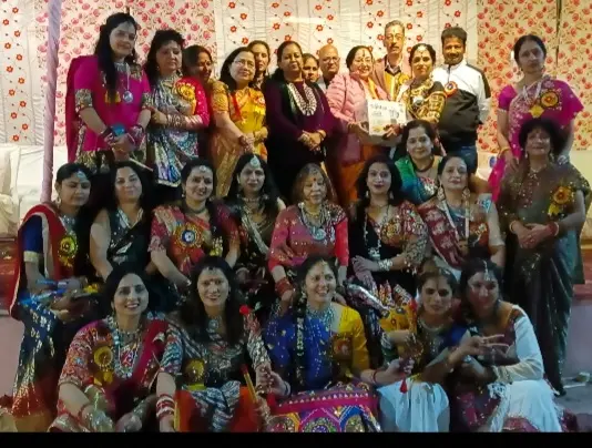 हल्द्वानी की मेनका व्यास बनी हैप्पी होम डांडिया क्वीन,फर्स्ट रनर अप भीमताल की कल्पना करायत,बेस्ट कपल का पुरस्कार वैभव शाह ,जूनियर वर्ग में ख्याना बिष्ट रही प्रथम,