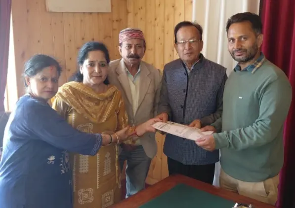 जनहित संस्था के पदाधिकारियों ने पालिका के प्रभारी ईओ से की मुलाकात,सौंपा ज्ञापन