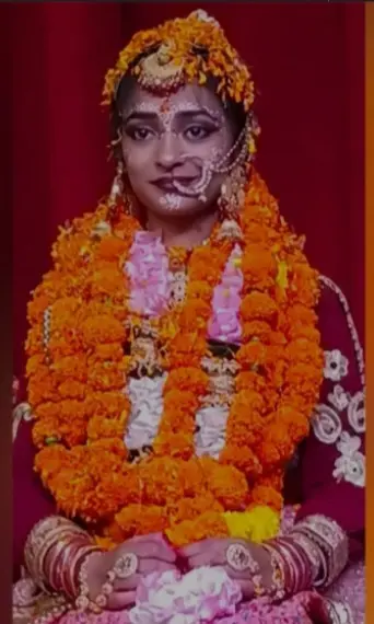 रामलीलाओं में महिलाओं का क्रेज बढ़ा,पुरुषों में हुआ कमनैनीताल में एक ही परिवार की तीन बहिनें खेल रही हैं रामलीला का पाठ, राम लक्ष्मण सीता के मुख्य पात्रों का किरदार निभा रही हैं बालिकाऐं