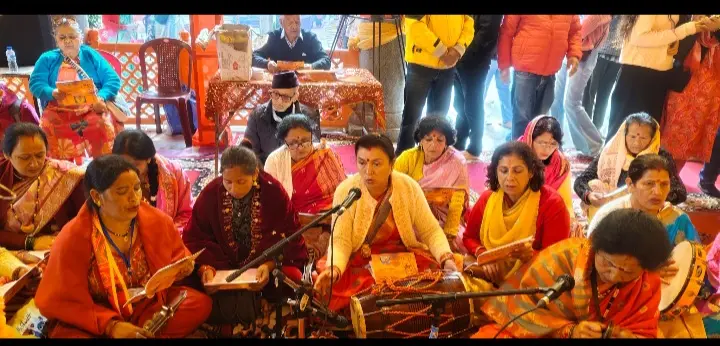 दुर्गा पूजा महोत्सव के तहत महिलाओं ने किया सुंदरकांड का पाठ